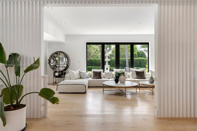 795 Lakeview Dr, Miami Beach, FL 33140