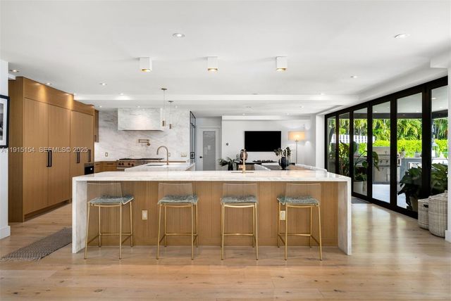 795 Lakeview Dr, Miami Beach, FL 33140