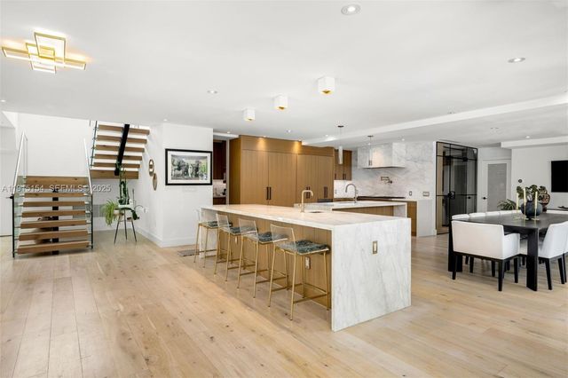 795 Lakeview Dr, Miami Beach, FL 33140