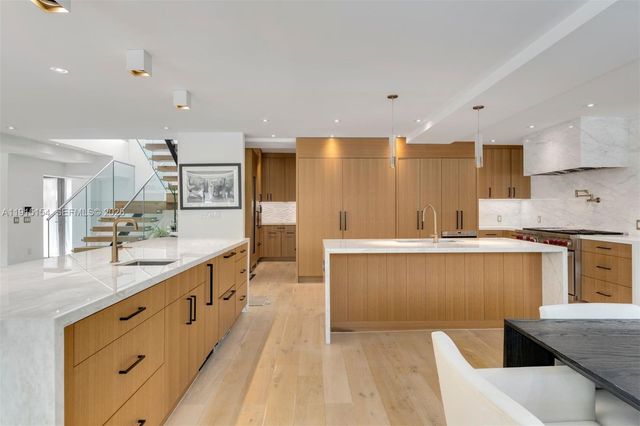 795 Lakeview Dr, Miami Beach, FL 33140