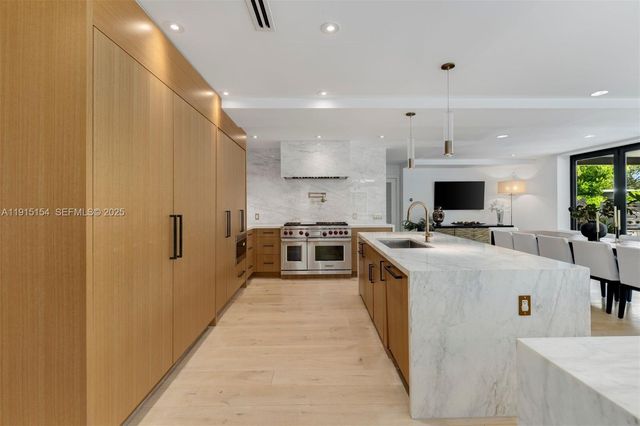 795 Lakeview Dr, Miami Beach, FL 33140