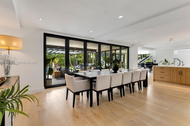 795 Lakeview Dr, Miami Beach, FL 33140