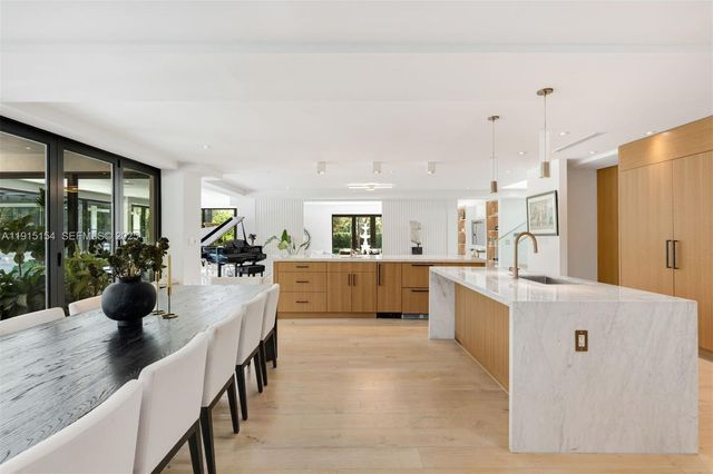 795 Lakeview Dr, Miami Beach, FL 33140