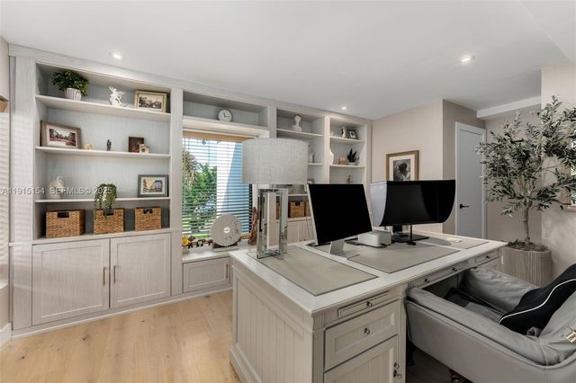 795 Lakeview Dr, Miami Beach, FL 33140