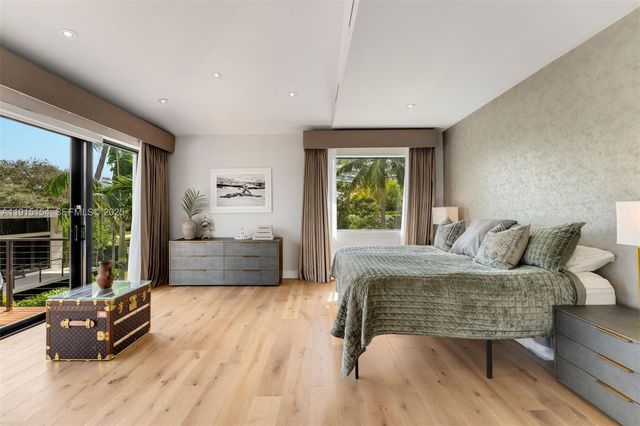 795 Lakeview Dr, Miami Beach, FL 33140