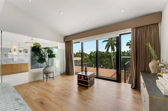 795 Lakeview Dr, Miami Beach, FL 33140