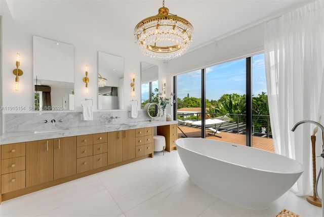 795 Lakeview Dr, Miami Beach, FL 33140