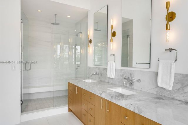 795 Lakeview Dr, Miami Beach, FL 33140