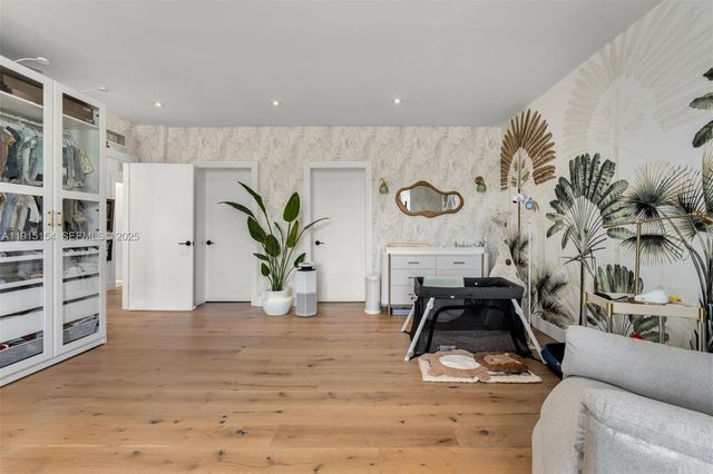 795 Lakeview Dr, Miami Beach, FL 33140