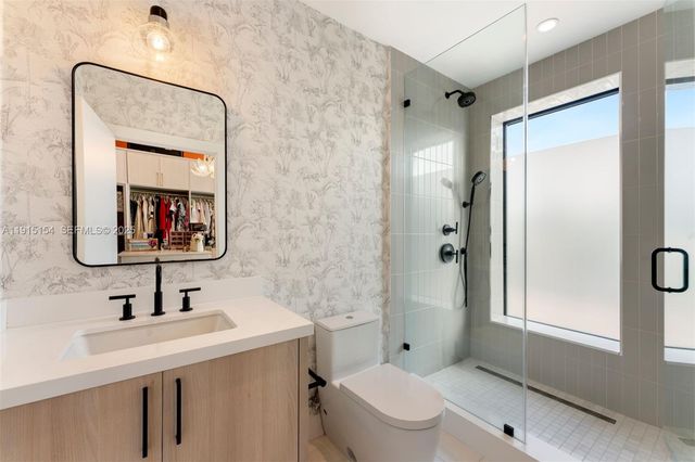 795 Lakeview Dr, Miami Beach, FL 33140