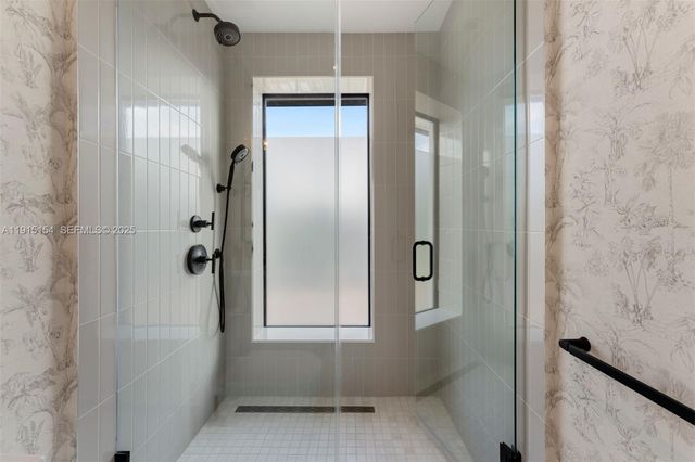 795 Lakeview Dr, Miami Beach, FL 33140