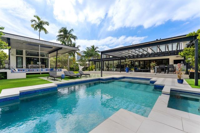 795 Lakeview Dr, Miami Beach, FL 33140