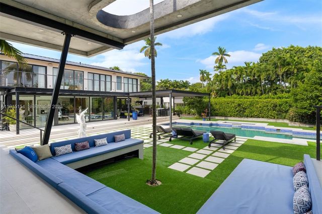 795 Lakeview Dr, Miami Beach, FL 33140