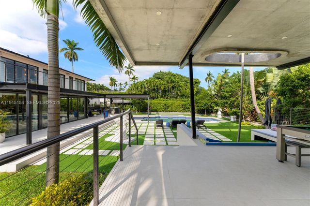 795 Lakeview Dr, Miami Beach, FL 33140