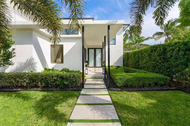 795 Lakeview Dr, Miami Beach, FL 33140