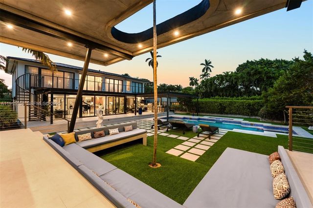 795 Lakeview Dr, Miami Beach, FL 33140