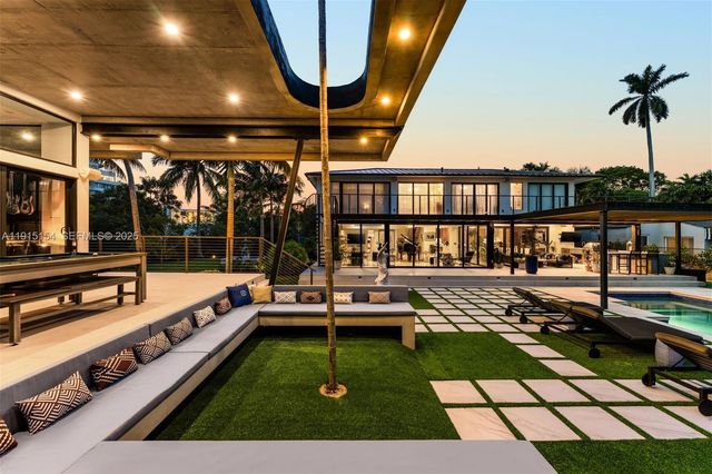 795 Lakeview Dr, Miami Beach, FL 33140