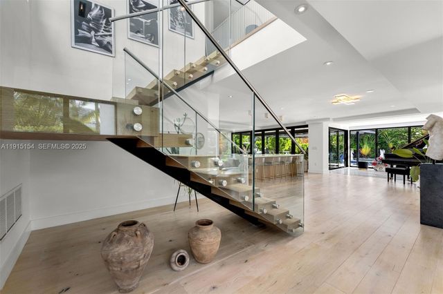 795 Lakeview Dr, Miami Beach, FL 33140