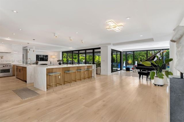 795 Lakeview Dr, Miami Beach, FL 33140