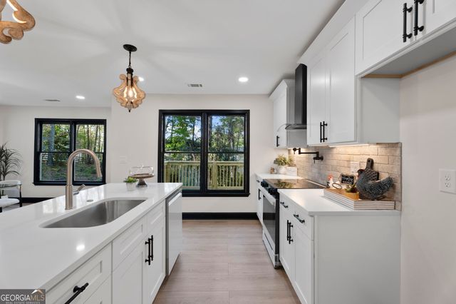 395 Pine L Drive, Buford, GA 30518