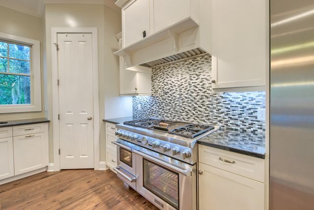 4385 Ten Shillings Way, Ravenel, SC 29470