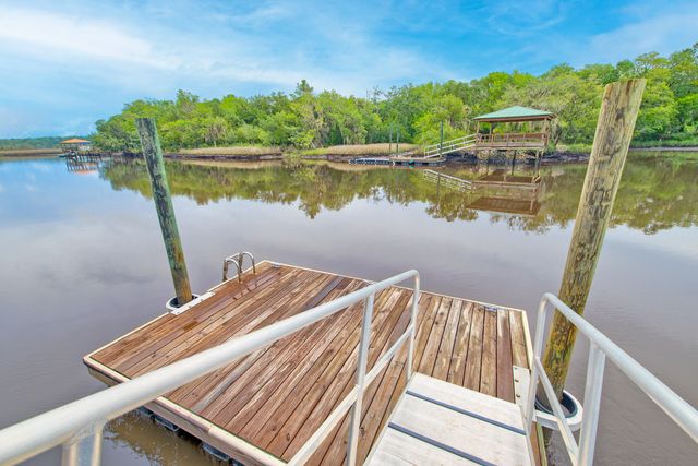 4385 Ten Shillings Way, Ravenel, SC 29470