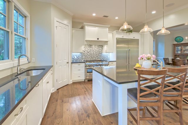 4385 Ten Shillings Way, Ravenel, SC 29470