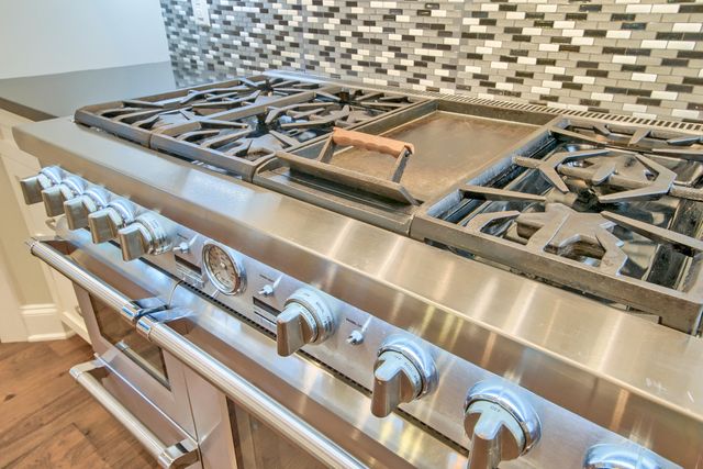 4385 Ten Shillings Way, Ravenel, SC 29470