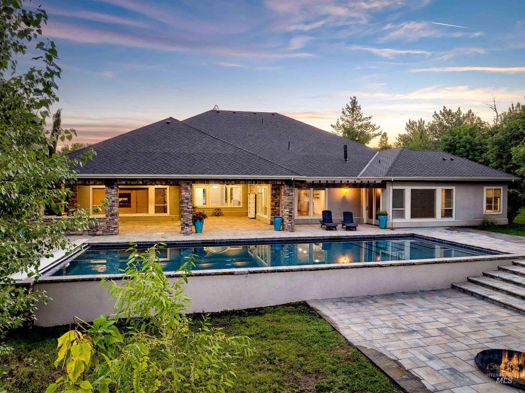 103 S. Alder Ln, Eagle, ID 83616 photo 2