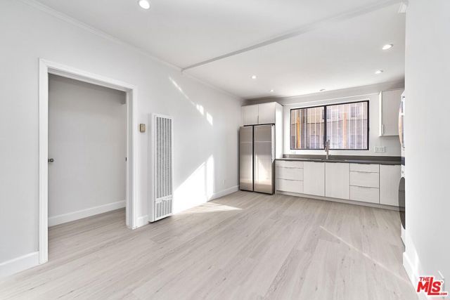 536 N Oxford Avenue, Los Angeles, CA 90004