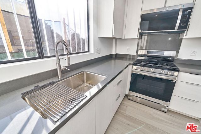 536 N Oxford Avenue, Los Angeles, CA 90004