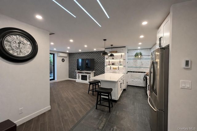 7252 Metropolitan Avenue 2C, Middle Village, NY 11379