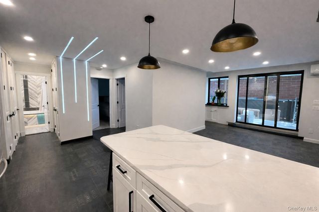 7252 Metropolitan Avenue 2C, Middle Village, NY 11379