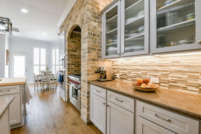 2442 Chimney Rock Road, Houston, TX 77056