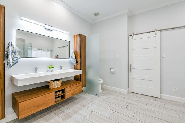 2442 Chimney Rock Road, Houston, TX 77056