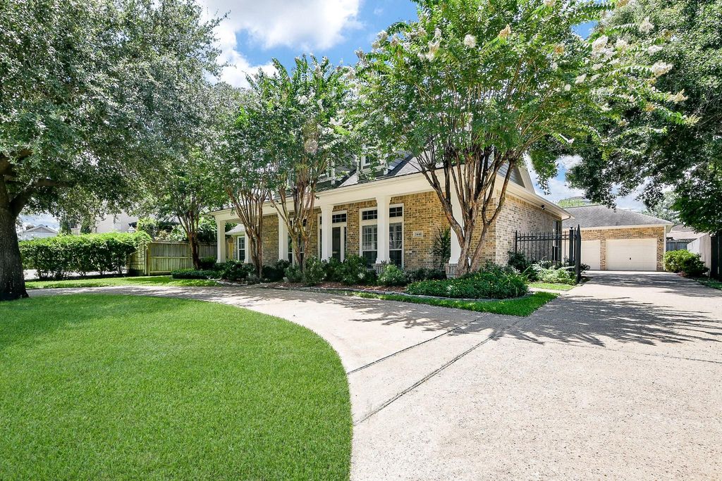 2442 Chimney Rock Road, Houston, TX 77056