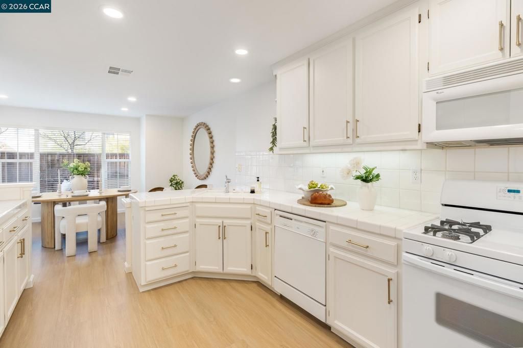 Image 10 of property listing at 7110 Briza Loop, San Ramon, CA 94582