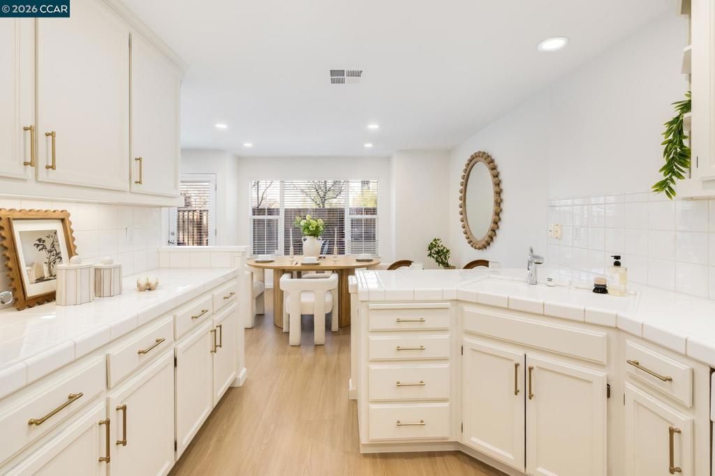 Image 11 of property listing at 7110 Briza Loop, San Ramon, CA 94582