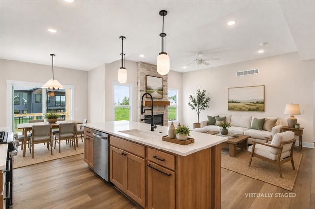 17526 Northview Drive, Urbandale, IA 50263