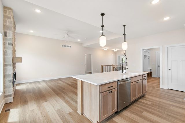 17526 Northview Drive, Urbandale, IA 50263