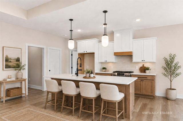 17526 Northview Drive, Urbandale, IA 50263