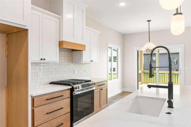 17526 Northview Drive, Urbandale, IA 50263