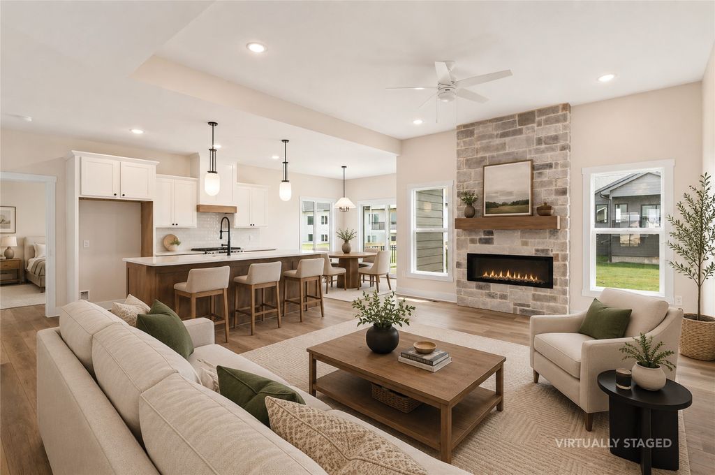 17526 Northview Drive, Urbandale, IA 50263