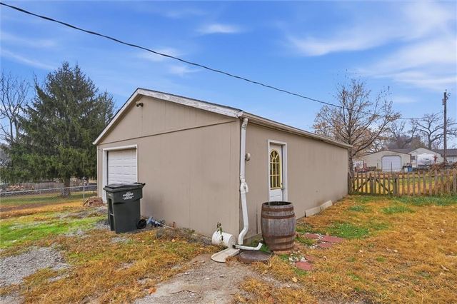 218 E Kay Street, Lansing, KS 66043