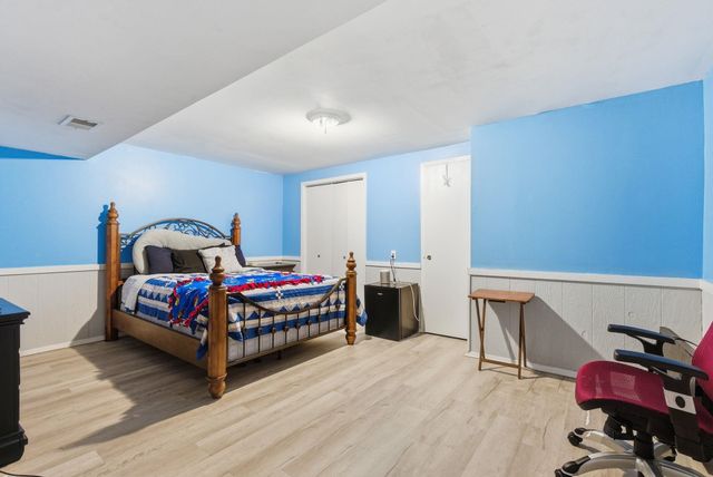 719 N Briarwood Rd, Derby, KS 67037