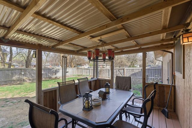 719 N Briarwood Rd, Derby, KS 67037