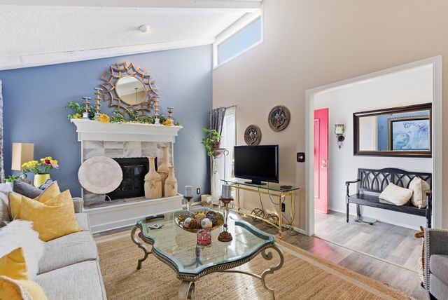 719 N Briarwood Rd, Derby, KS 67037