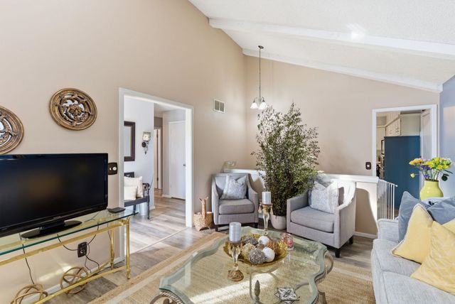 719 N Briarwood Rd, Derby, KS 67037