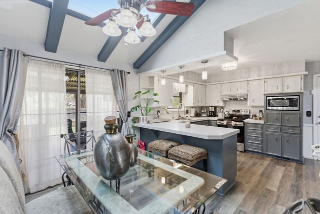 719 N Briarwood Rd, Derby, KS 67037