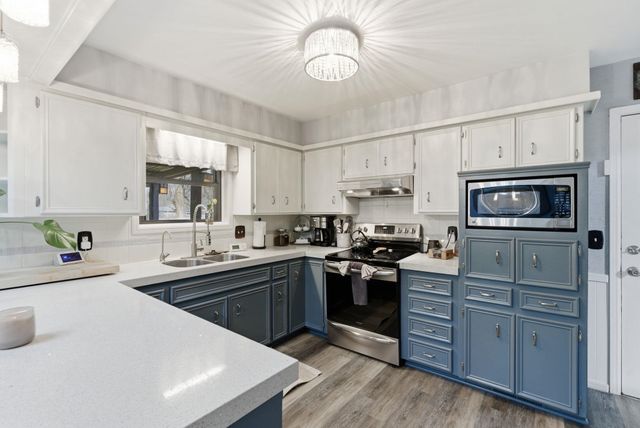 719 N Briarwood Rd, Derby, KS 67037